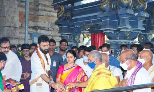 kodali nani, bhadrachalam, sriramchandra swmy, gold