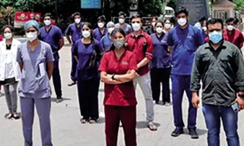 ఏపీలో జూనియర్ డాక్టర్ల మెరుపు సమ్మె