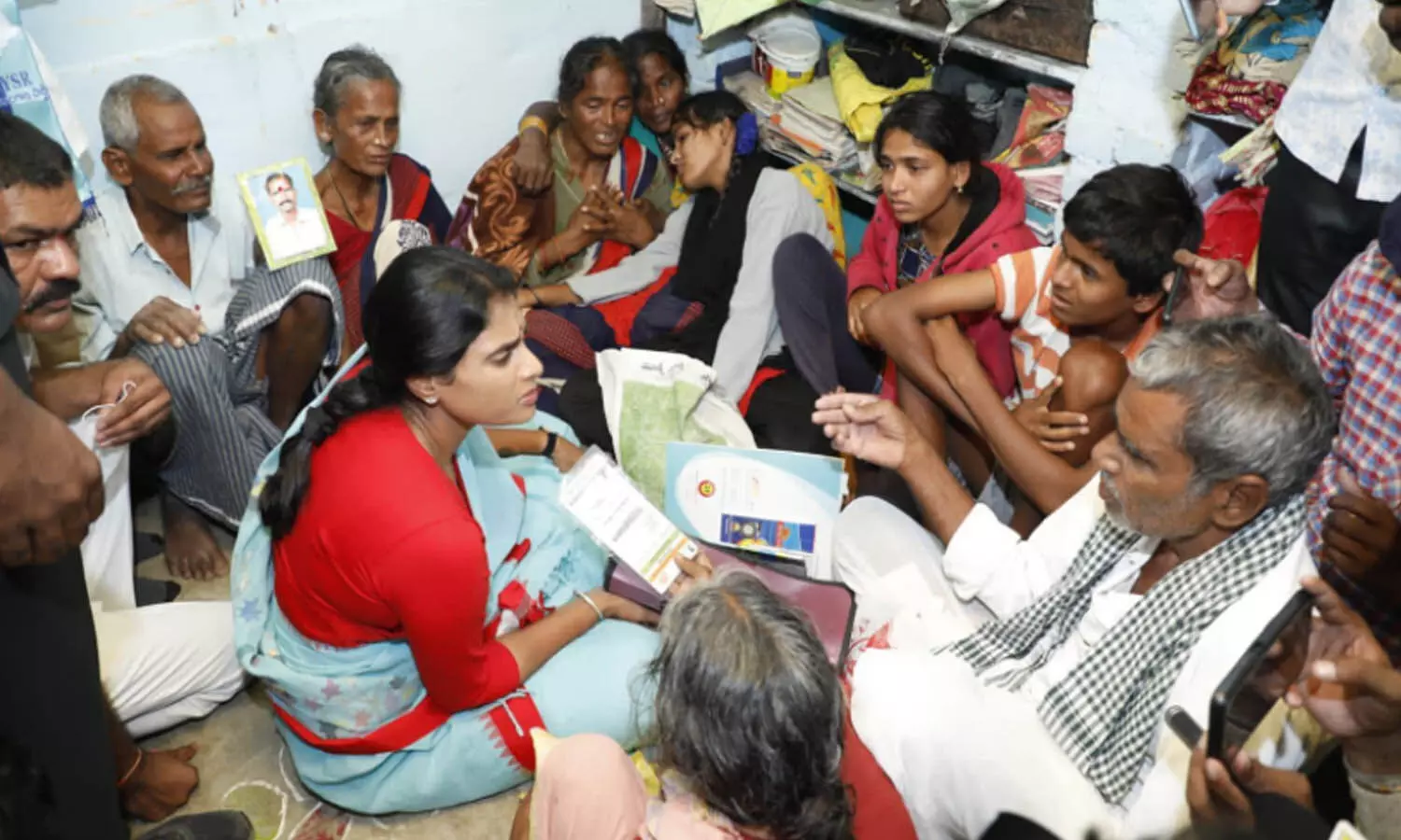 ys sharmila, kcr, farmers sucide, medak ys sharmila, kcr, farmers sucide, medak