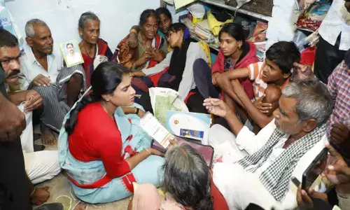 ys sharmila, kcr, farmers sucide, medak