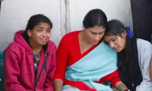 ys sharmila, ysrtp, telangana, district tour, farmers