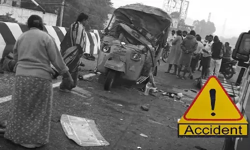 కూలీల ఆటోను ఢీకొట్టిన వాహనం.. ఇద్దరు మృతి