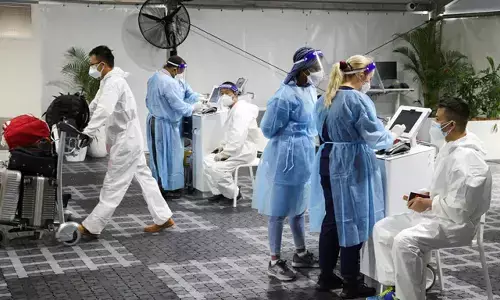 ఒమిక్రాన్ గుప్పిట్లో అగ్రరాజ్యం.. వైద్య వ్యవస్థ కుప్పకూలనుందా ?