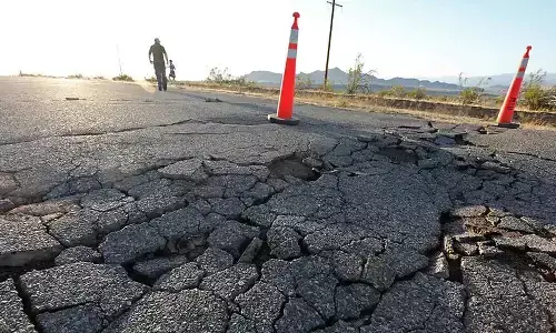 కాలిఫోర్నియాలో భారీ భూకంపం..24 గంటల్లో 40సార్లు ప్రకంపనలు