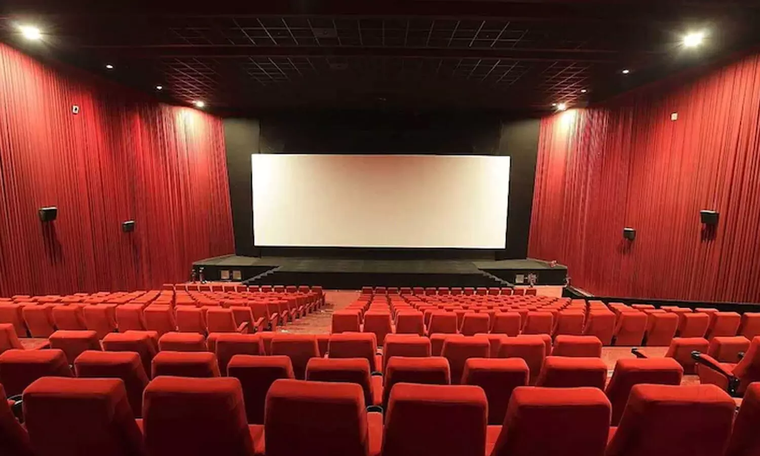 కృష్ణాజిల్లాలో థియేటర్ల తనిఖీలు.. 15 థియేటర్లు సీజ్ కృష్ణాజిల్లాలో థియేటర్ల తనిఖీలు.. 15 థియేటర్లు సీజ్