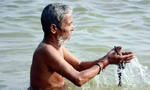 అద్భుతం.. గంగాజలంతో మళ్లీ బ్రతికిన మనిషి !