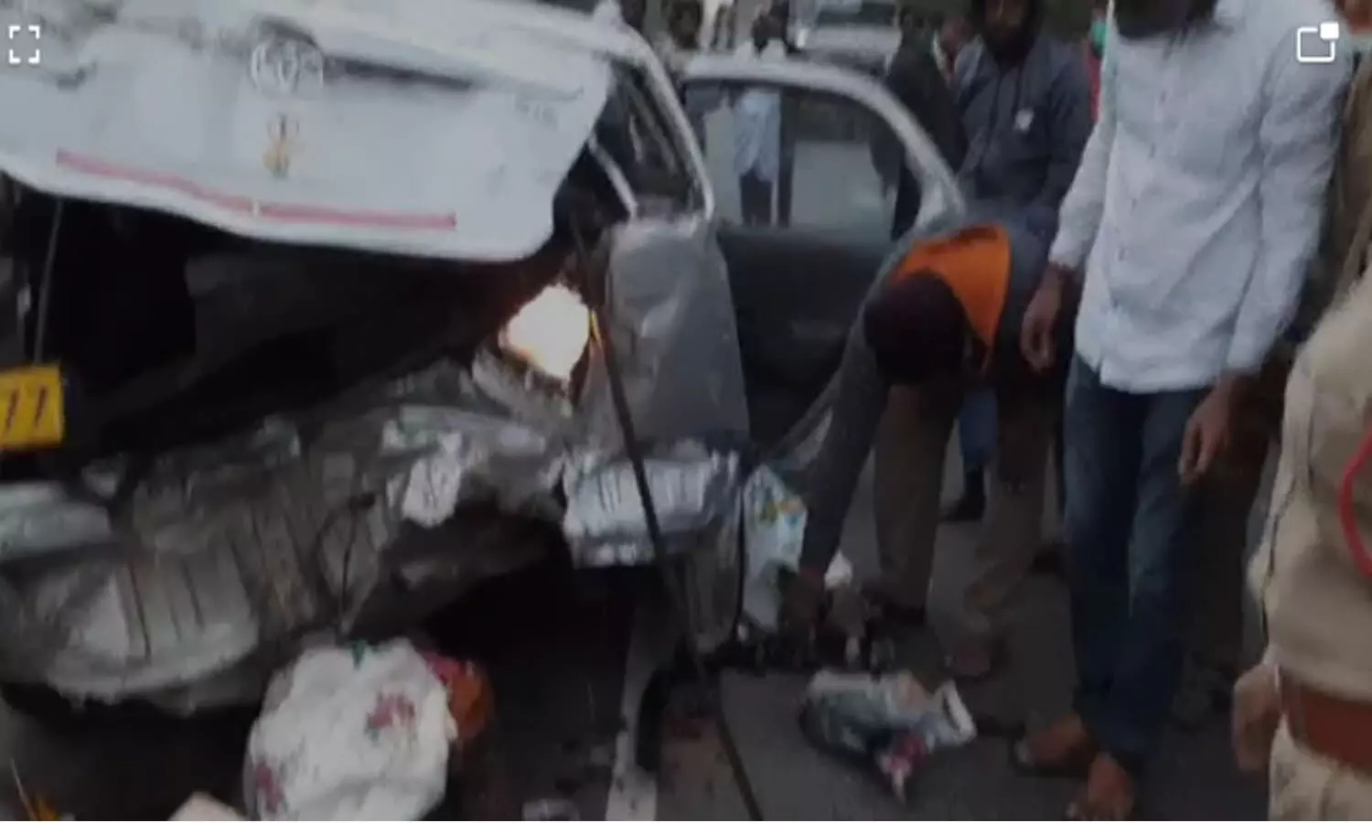 accident, renigunta, car, lorry, two people died