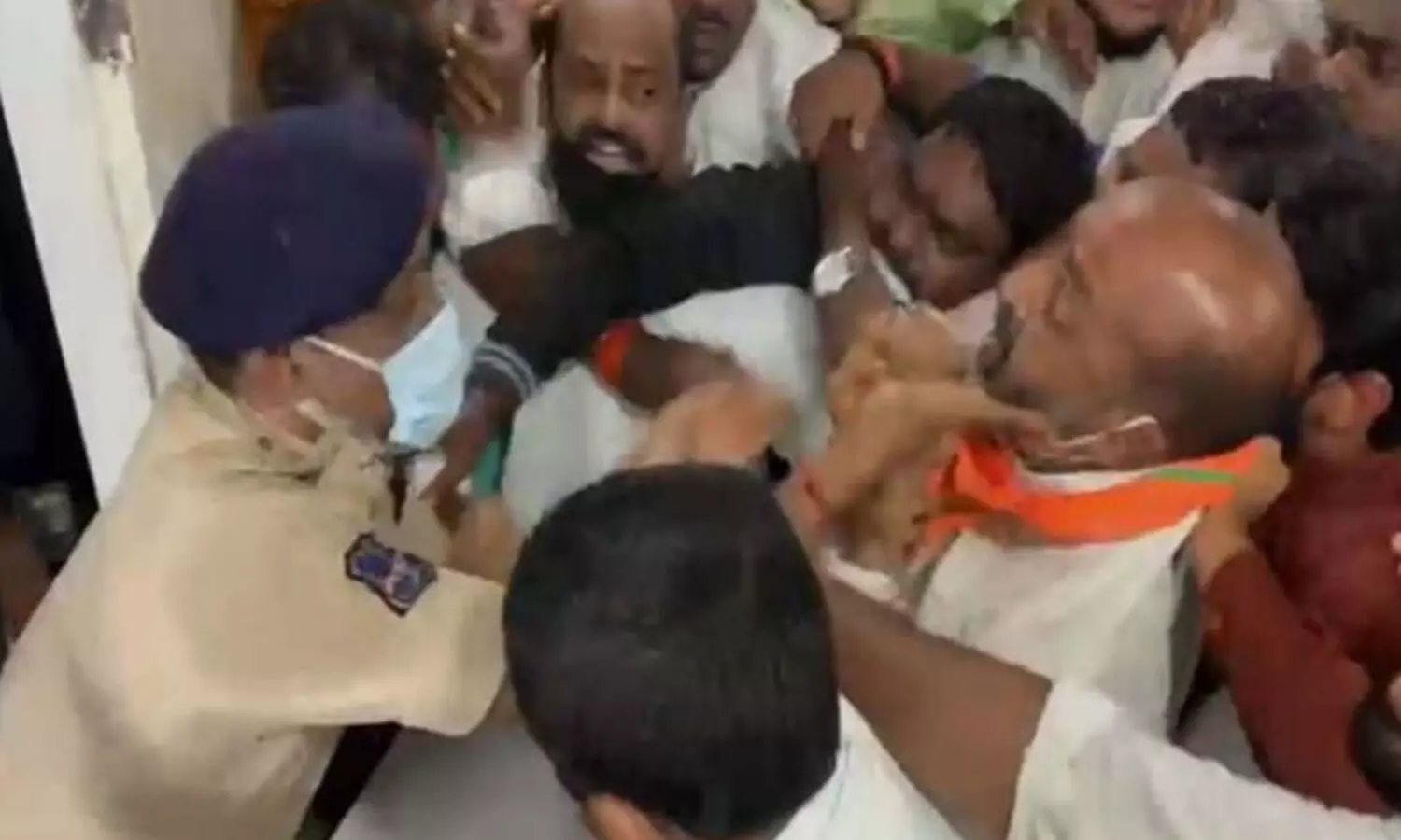 bandi sanjay, arrest, bjp, kareemnagar, trs, trasfers bandi sanjay, arrest, bjp, kareemnagar, trs, trasfers