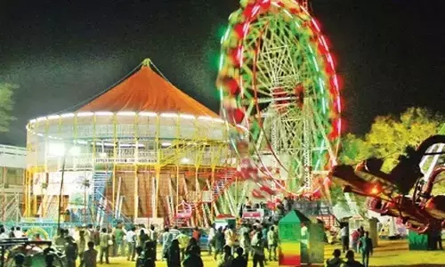 నుమాయిష్ మూసివేత.. దిక్కుతోచని స్థితిలో వేలమంది !