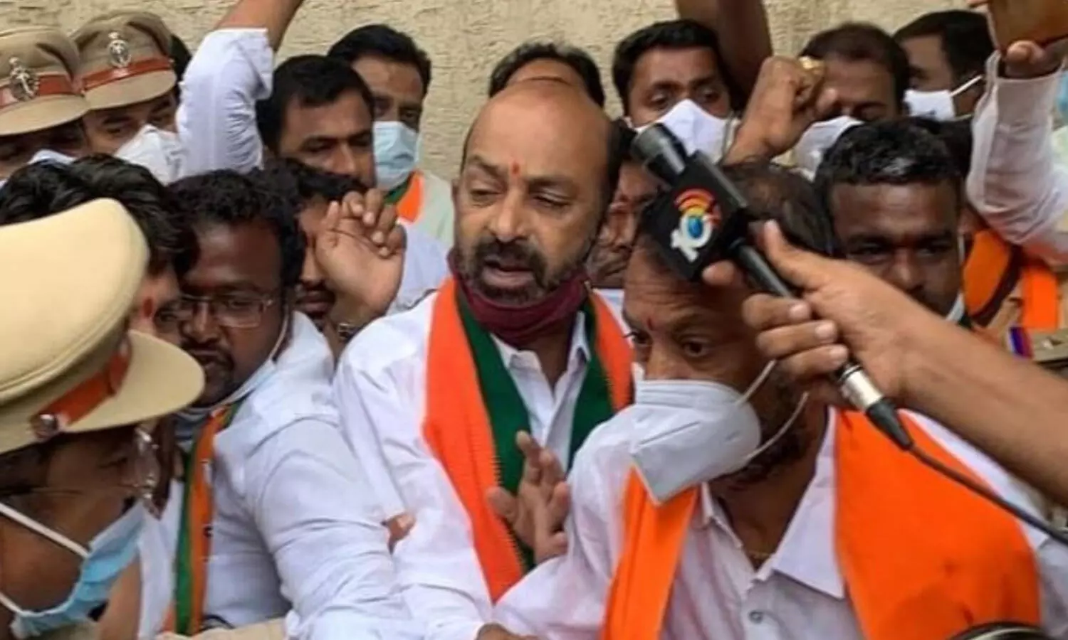 హై కోర్టులో లంచ్ మోషన్ పిటిషన్ వేసిన బండి సంజయ్