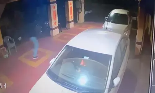 kphb, theive, gold chain, apartment, police