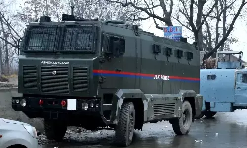 జమ్మూ కశ్మీర్ లో ఎన్ కౌంటర్.. ముగ్గురు ఉగ్రవాదులు హతం !