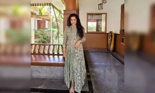 అలనాటి స్టార్ హీరోయిన్, ఆమె ఫ్యామిలీకి కరోనా పాజిటివ్ !