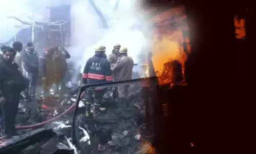 భారీ అగ్నిప్రమాదం.. 58 షాపులు దగ్ధం