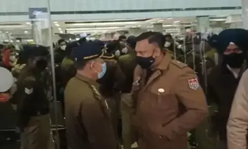 కరోనా కల్లోలం.. ఒకేవిమానంలో 125 మందికి పాజిటివ్ !