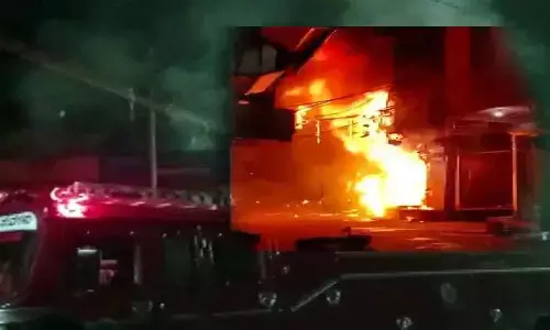 లోన్ ఇవ్వలేదని.. ఏకంగా బ్యాంకుకే నిప్పు పెట్టేశాడు !