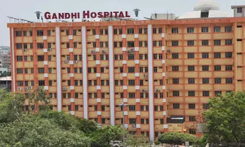 గాంధీలో భారీగా కరోనా కేసులు నమోదు.. ఆందోళనలో వైద్యులు !