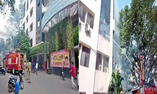 జీహెచ్ఎంసీ కార్యాలయంలో అగ్నిప్రమాదం.. లిఫ్త్ లో ఆర్తనాదాలు
