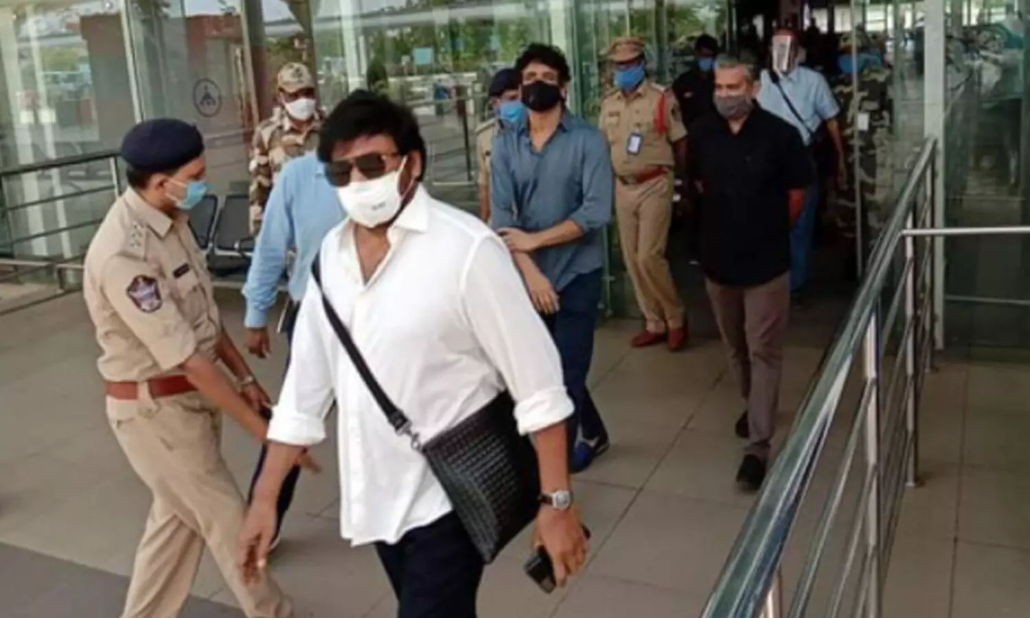 chiranjeevi, ys jagan, vijayawada, tadeppali, camp office