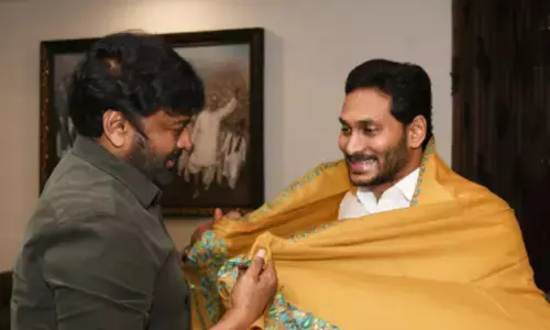 chiranjeevi, ys jagan, movie tickets, pawan kalyan