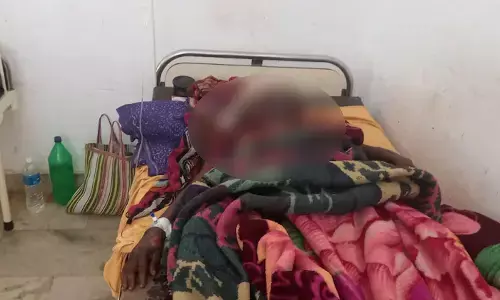 చేతబడి చేసిందన్న అనుమానంతో వృద్ధురాలిపై కిరోసిన్ పోసి..