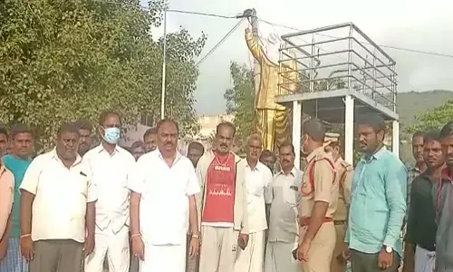 చిత్తూరులో వైఎస్సార్ విగ్రహం ధ్వంసం.. డిప్యూటీ సీఎం వార్నింగ్