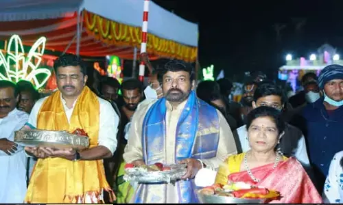 డోకిపర్రు వేంకటేశ్వరస్వామి ఆలయాన్ని సందర్శించిన చిరంజీవి దంపతులు