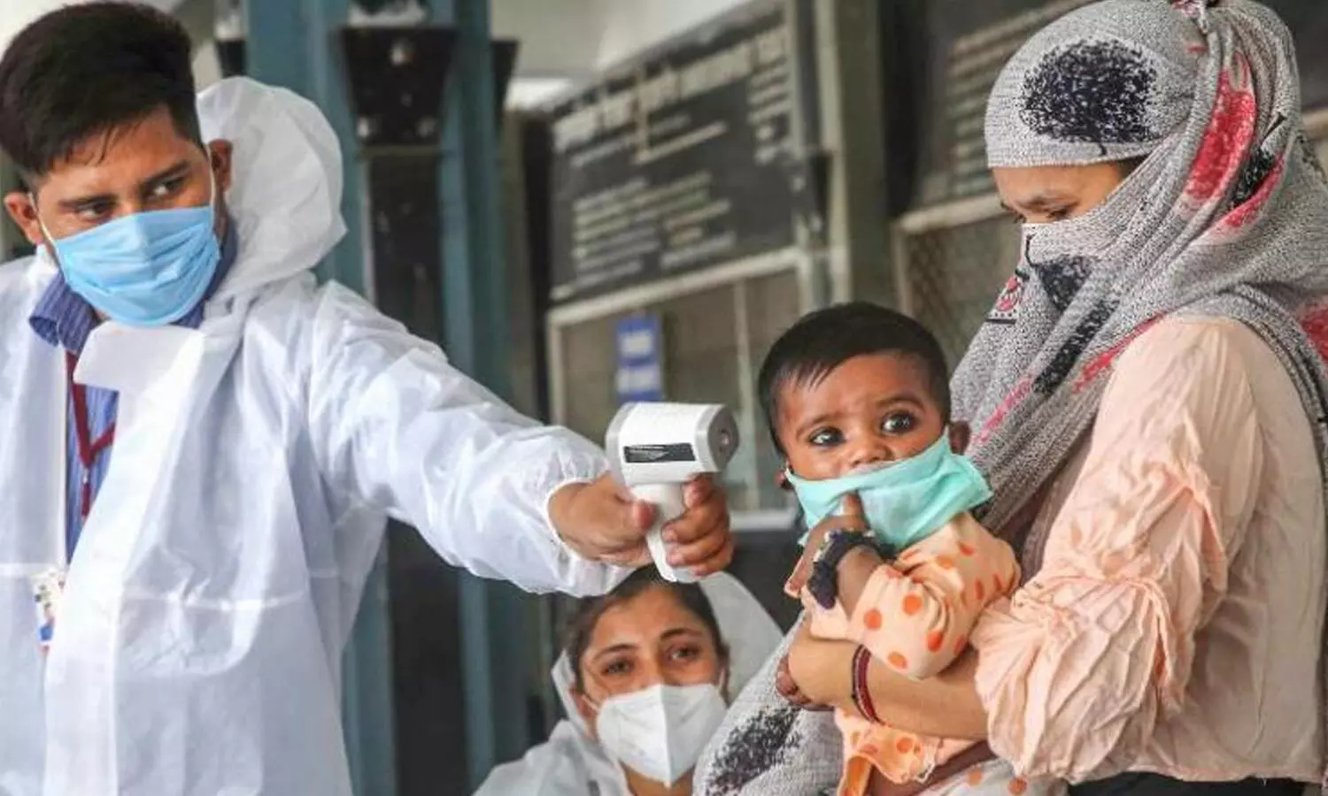 ఏపీలో స్వల్పంగా తగ్గిన కోవిడ్ కేసులు