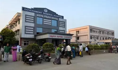 విజయవాడ ప్రభుత్వాస్పత్రిలో కరోనా కలకలం.. 50 మందికి పాజిటివ్