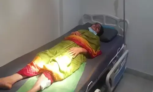 ఇల్లు అద్దెకు కావాలని వచ్చి.. కత్తితో బెదిరించి..