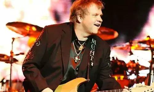 ప్రముఖ సింగర్ కన్నుమూత