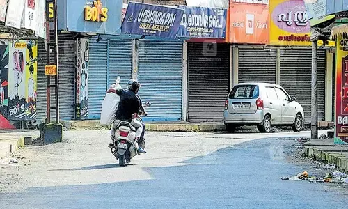 కరోనా ఉద్ధృతి - కేరళలో సండే సంపూర్ణ లాక్ డౌన్