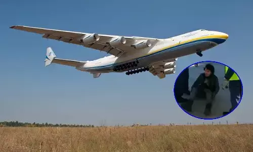 డేంజరస్ జర్నీ.. 11 గంటలు విమాన చక్రాలను పట్టుకుని గాల్లోనే ప్రయాణం