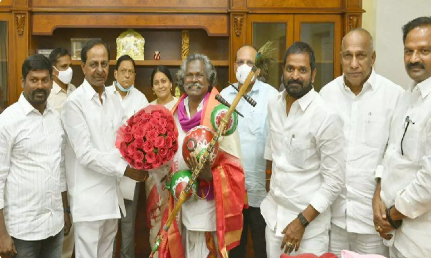 mogilaiah, kcr, padmasri, one crore