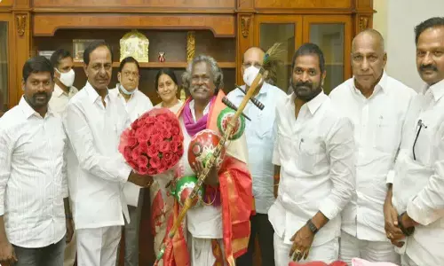mogilaiah, kcr, padmasri, one crore