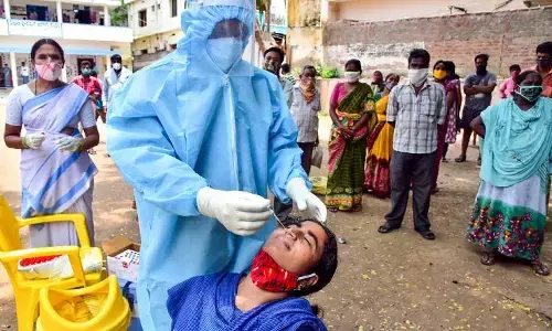 ఏపీలో స్వల్పంగా తగ్గిన కరోనా కేసులు.. ముగ్గురు మృతి