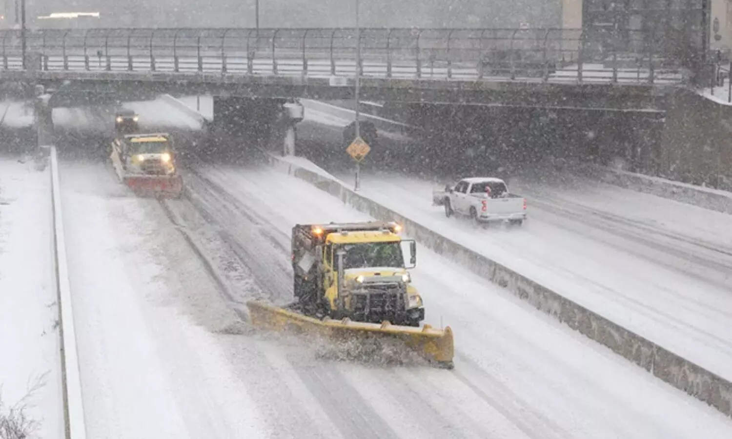 అగ్రదేశాన్ని వణికిస్తోన్న మంచు తుఫాను.. వేలసంఖ్యలో విమానాలు రద్దు
