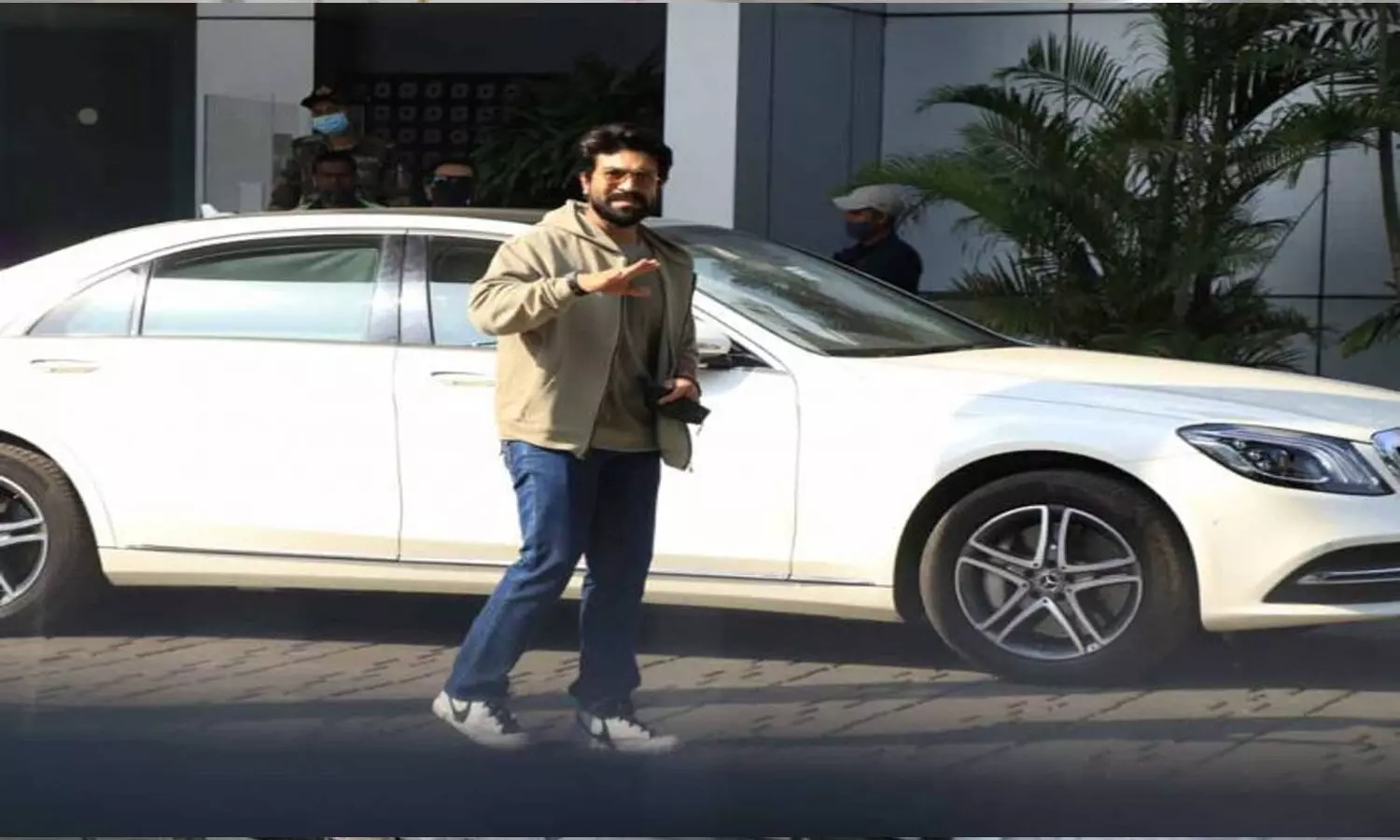 ముంబైలో ప్రత్యక్షమైన రామ్ చరణ్.. సోదరితో అక్కడేం చేస్తున్నట్లు ?