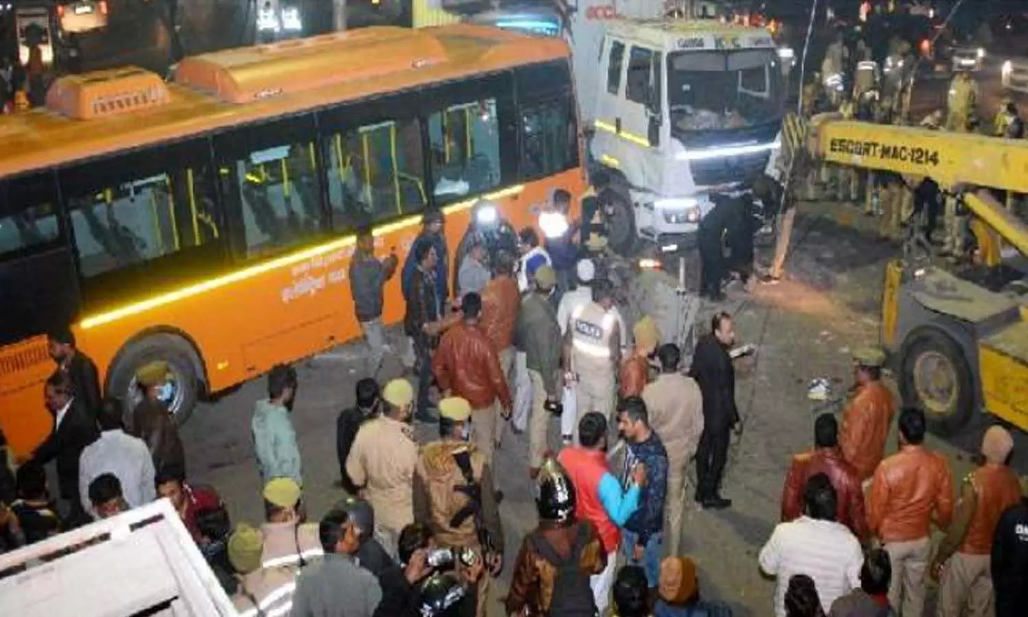 accident, kanpur, tata mills, electric bus, six pepole died