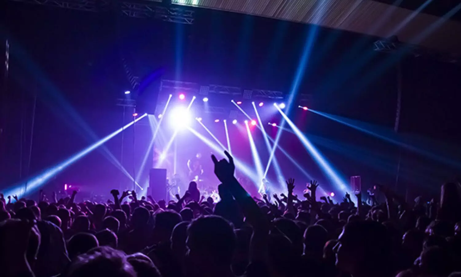 పబ్ లపై ఎక్సైజ్ శాఖ ఆంక్షలు