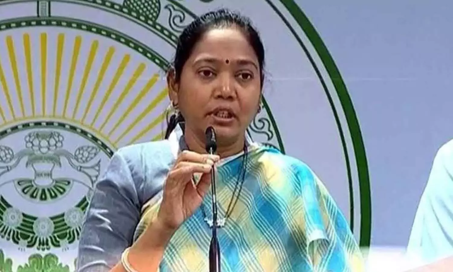 mekathoti sucharita,mla, ysrcp, resign, sajjala ramakrishnar reddy