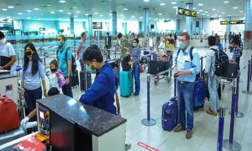 gun, delhi air port, customs, passanger