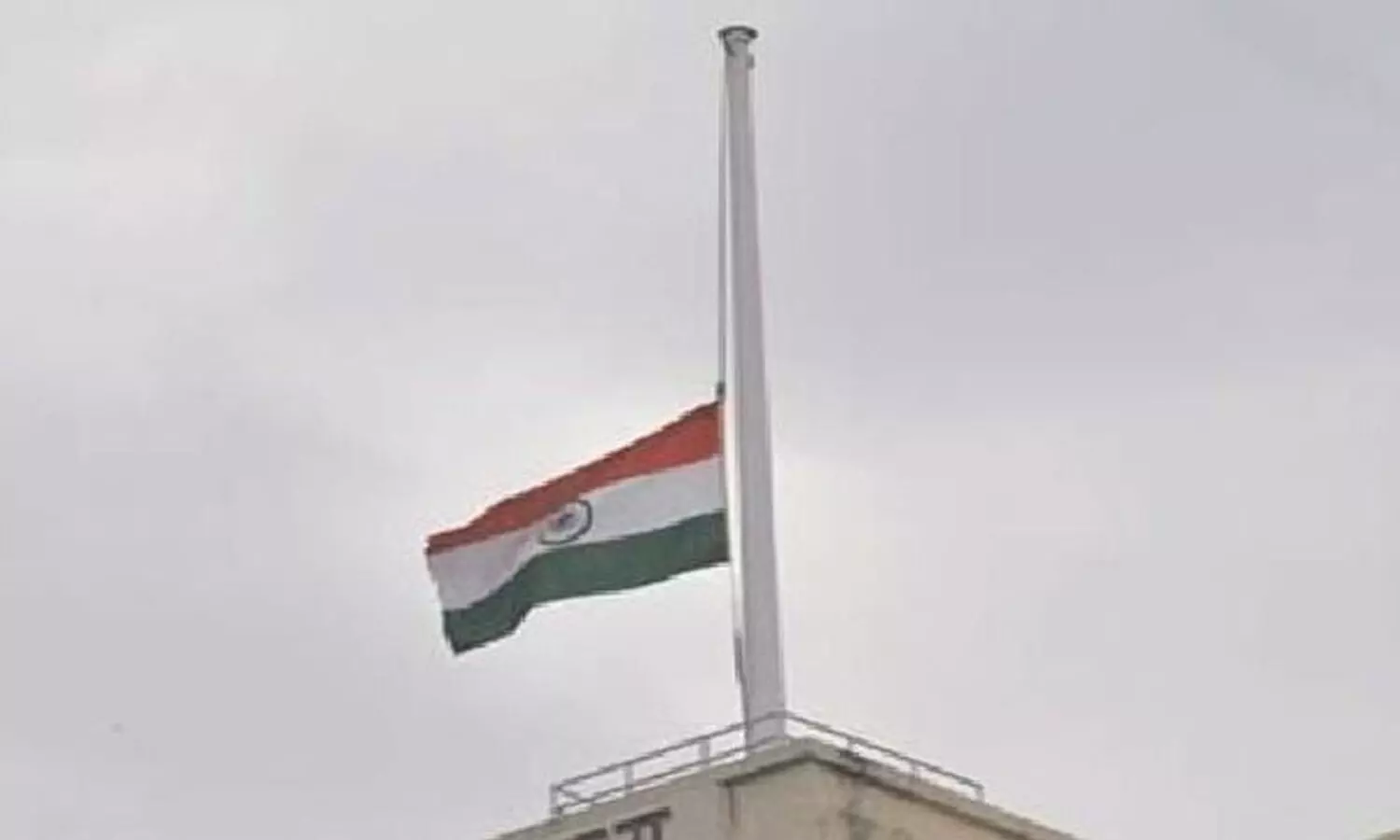 లతా మంగేష్కర్ మృతికి సంతాపంగా.. రెండ్రోజులు త్రివర్ణం అవనతం