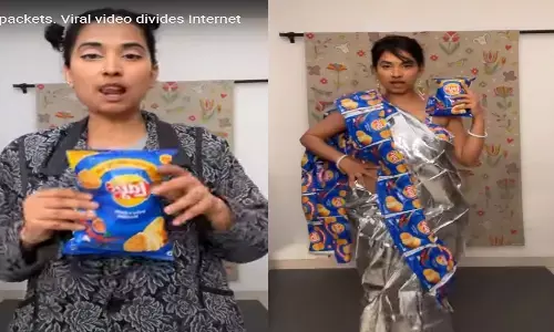 లేస్ చిప్స్ ప్యాకెట్ తో ఇలా శారీ తయారు చేశారా ?