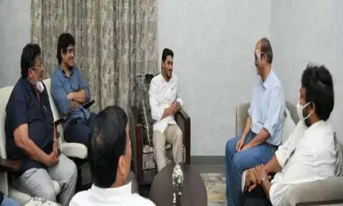 ys jagan, chiranjeevi, naagrajuna, cine industry problems