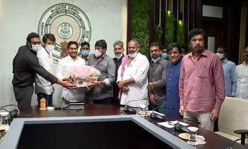 ys jagan, tollywood, chiranjeevi, prabhas, mahesh babu, posani krishna murali