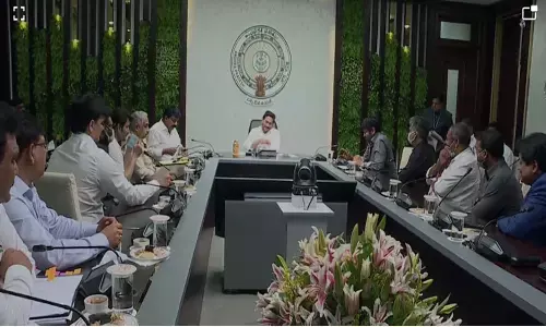 ys jagan, tollywood, chiranjeevi, mahesh babu, prabhas