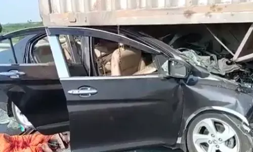 accident, kurnool, car, lorry, three people died