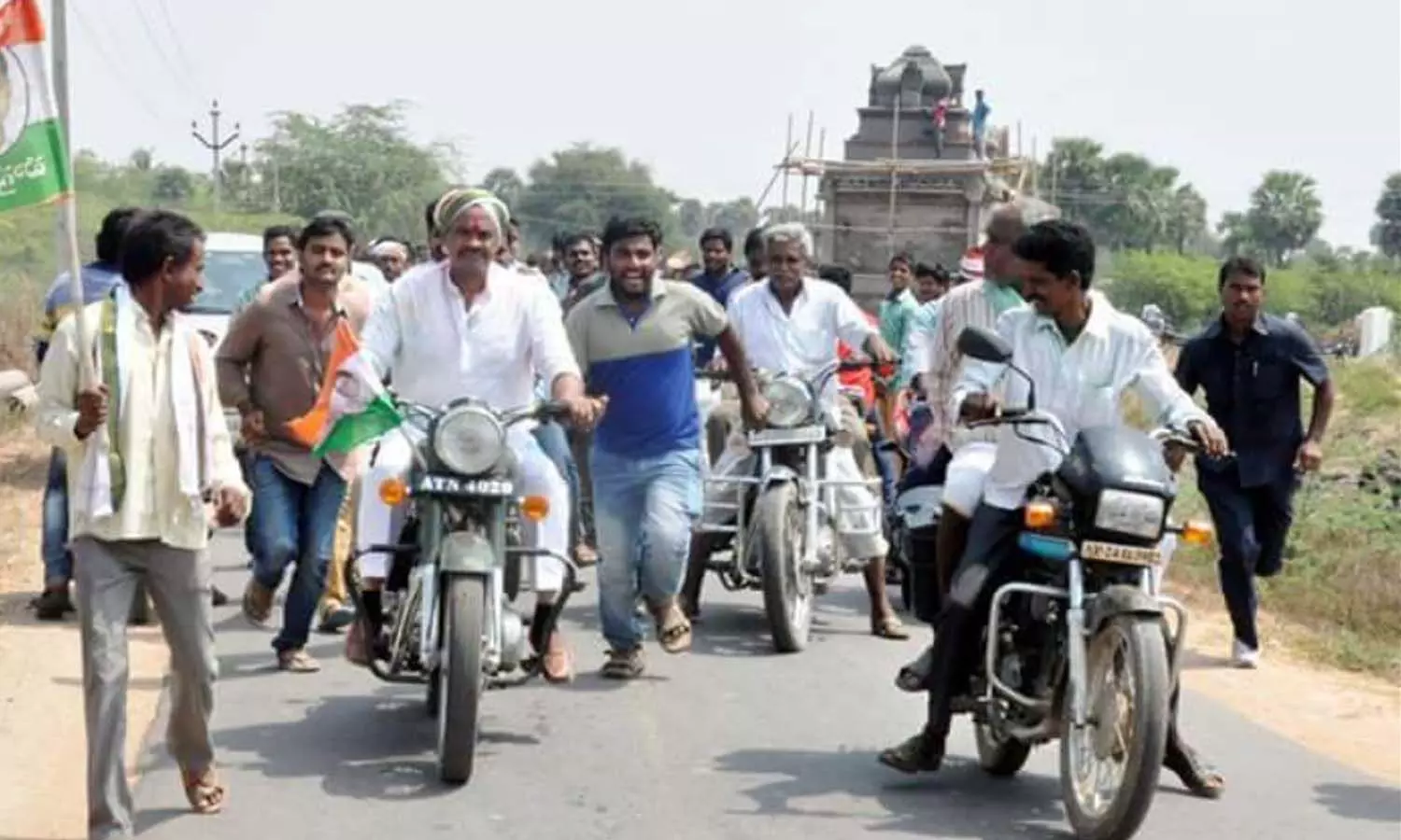 komatireddy venkata reddy, congress, mp, kcr, janagama