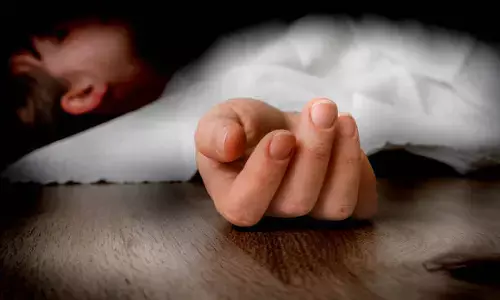 మామతో కోడలు వివాహేతర సంబంధం.. ఏకాంతంగా ఉండగా కూతురు చూడటంతో..